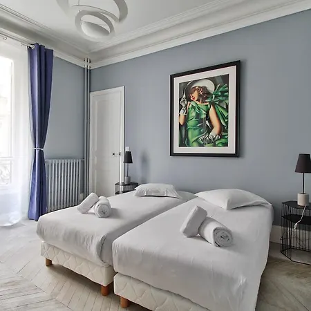 Apartment Theodule Ribot *