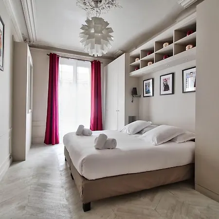 Theodule Ribot Apartment *