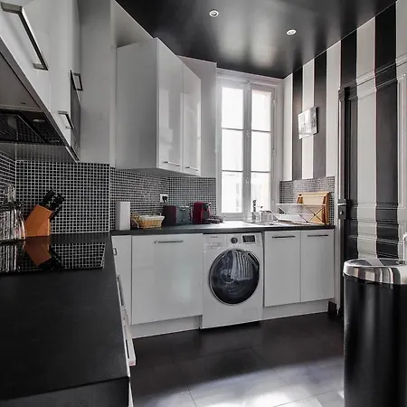 Theodule Ribot Apartment *
