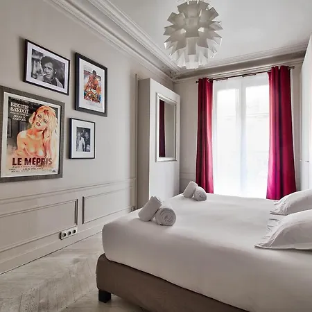 Theodule Ribot Apartment *